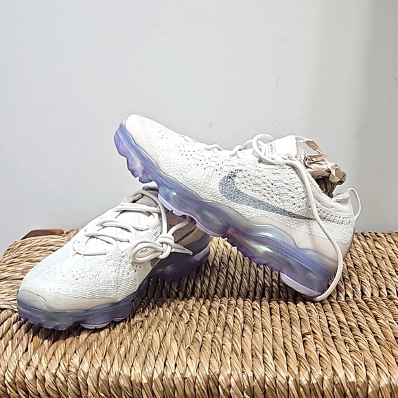Nike Air Vapormax size 7 women's - Picture 3 of 6